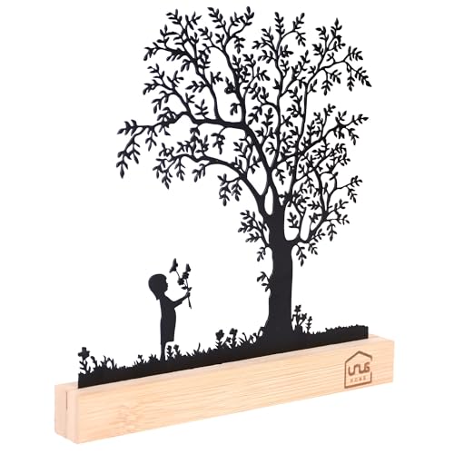 Unus Deko Baum Aufsteller Kind Auf Einer Blumenwiese